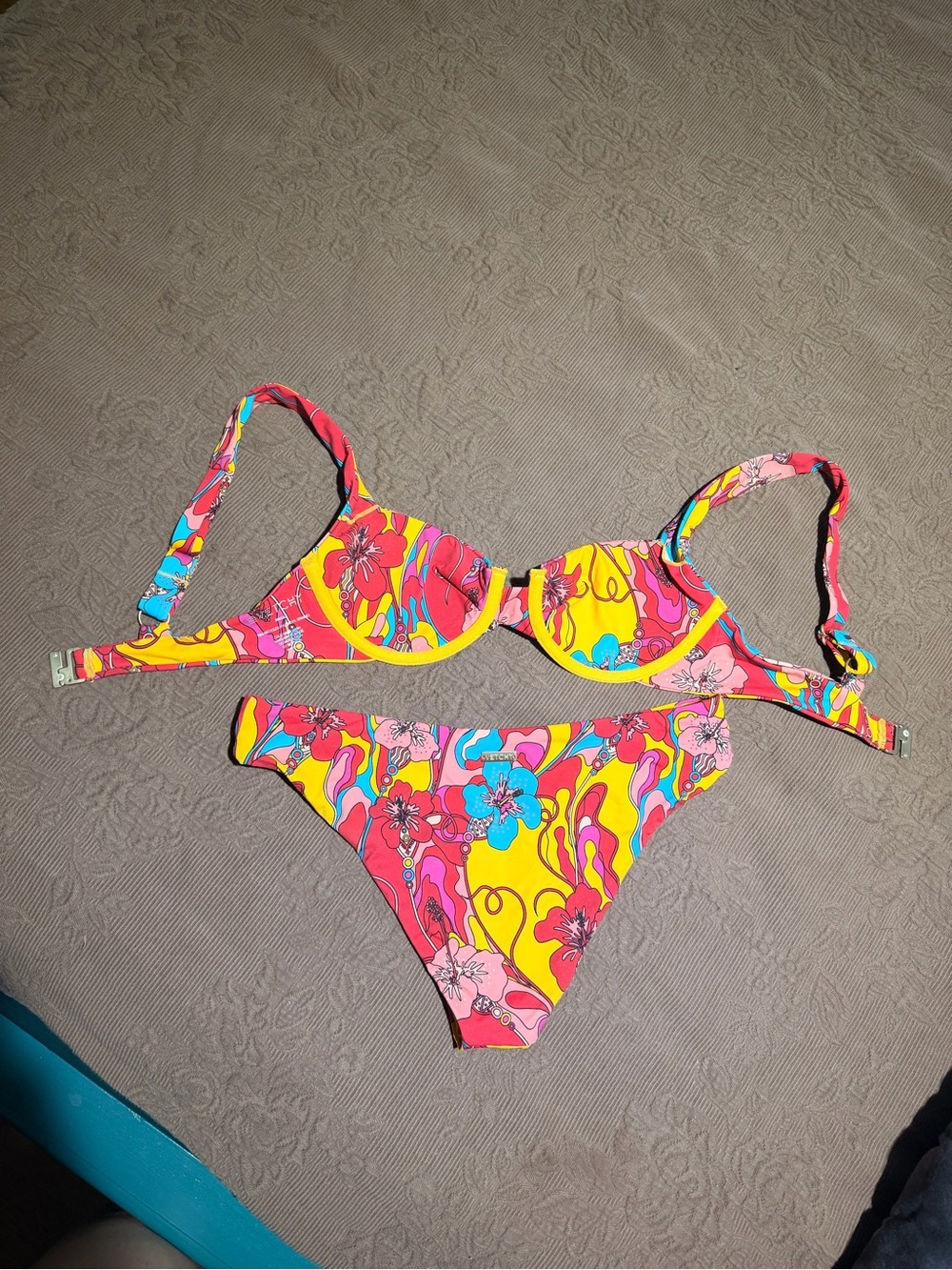 Vetchy Laguna Miramar bikini set - Picture 2 of 5